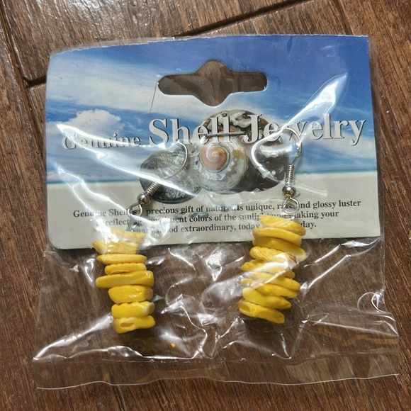 Genuine Shell Jewelry Set - Picture 3 of 3